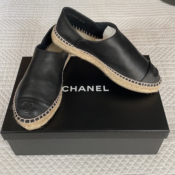 Chanel Espadrilles Black Calfskin - Worn once - Picture 2 of 5